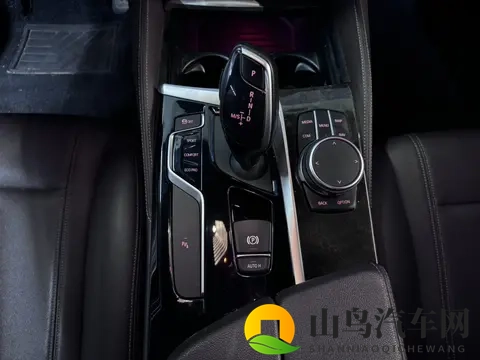 美女脱光软件：科技新突破：汽车智能安全引关注-1