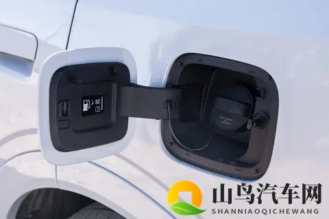 家用SUV推荐：7座布局，轴距2米8，油耗不到8L，价格亲民-2