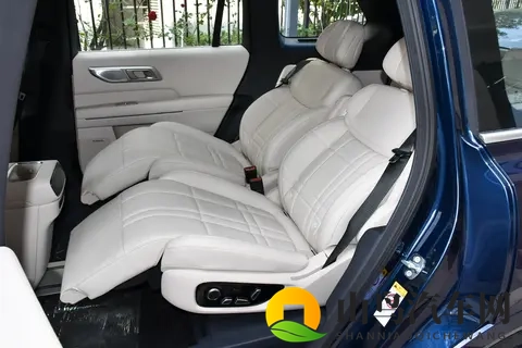 深蓝S09与阿维塔07深度对比：谁才是30万级新能源扛把子？-1