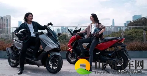 直降8K！本田佛沙350反向升级，雅马哈XMAX的中排踏板地位稳吗？-2