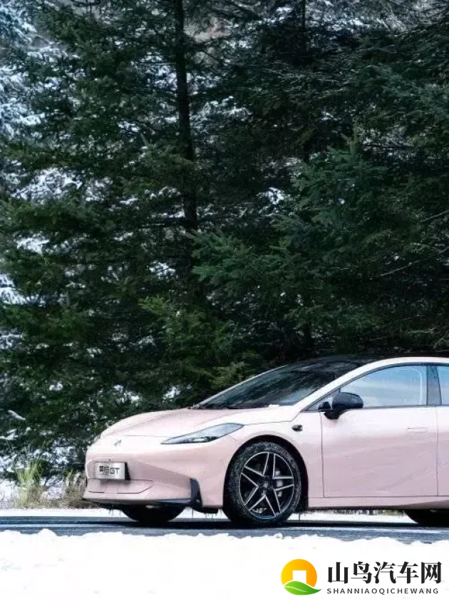 昊铂 GT Lite 用行动诠释电车也能炫酷漂移-1