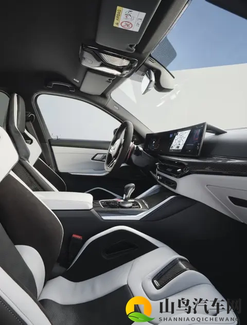 宝马M3旅行版来了，性能怪兽装下全家行李，燃油车最后的倔强-2