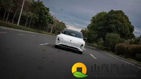 59秒破百！2026款星海S7电驱+弹射起步，230kW功率迸发快意-3