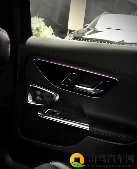 降价没换发动机,AMG C43慌了?性能车市场真变天了-2