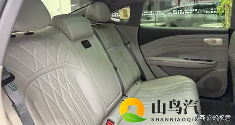 吉利银河星耀8系统变手机 玩家整活停不下来 穷鬼也能开豪车?-1