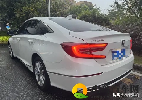 南宁二手车市场遇雅阁准新车：十多万买它到行吗，大家怎么看？-2