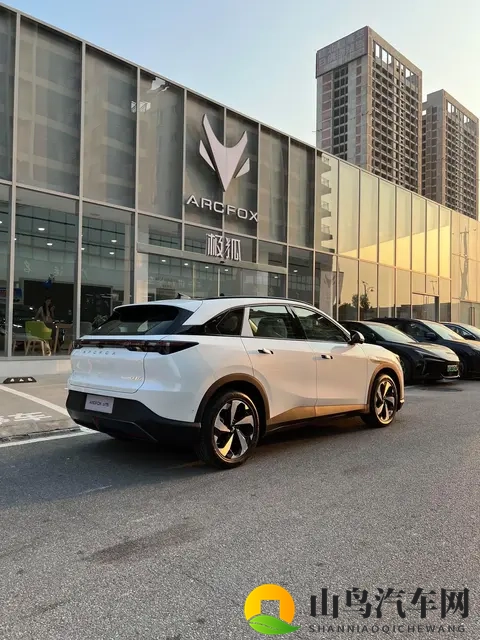 15万级SUV卷王诞生？试驾极狐T5后，我放弃了纠结已久的零跑C10-2