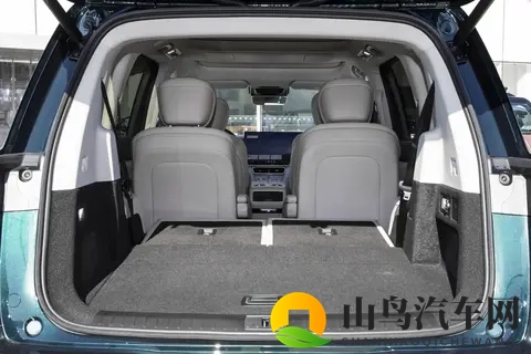 奇瑞“野心”偷偷藏不住！大型SUV卖1899万，外观内饰都像理想L9-3