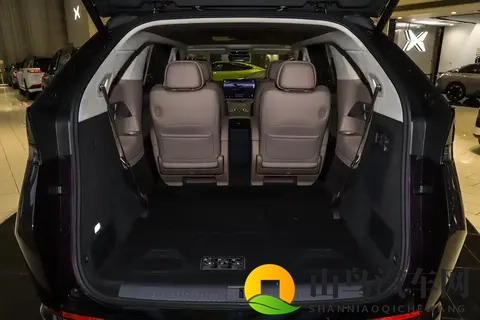 800V架构+5C超充，综合续航1602km！小鹏X9增程版预售价35万元起-1