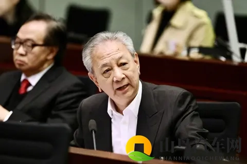 粤车南下︱内地司机违规收告票跑路如何执法？易志明回应-1