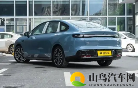 岚图泰山将于11月上市，华为全栈技术赋能旗舰SUV-1