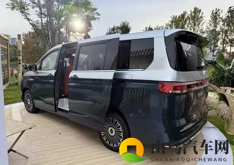 北汽制造锐胜 M8 中大型 MPV 将于 11 月 5 日预售-1