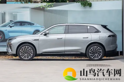 家用大5座推荐!1898万起,配8295芯片+20底盘,家用真香-3