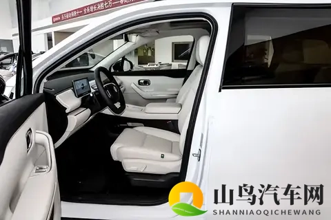 15万入手中大型SUV,六座布局+终身质保,性价比拉满-1