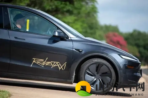 Robotaxi商业化：规模、成本与责任的“三重门”-2