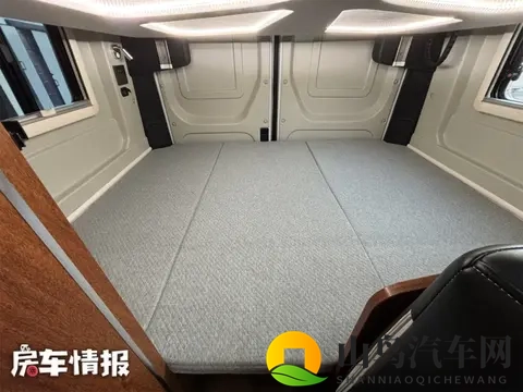 18万买长轴大空间房车!6座3张床自动挡,带10度电能洗澡做饭-3