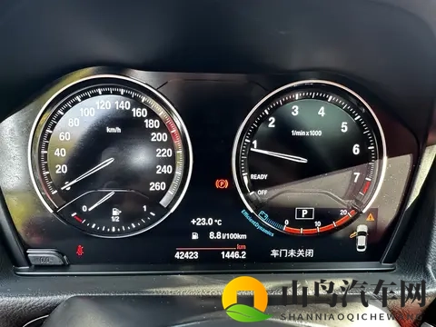 蓝色小钢炮！21年宝马1系，75秒破百，10万出头玩转操控-2