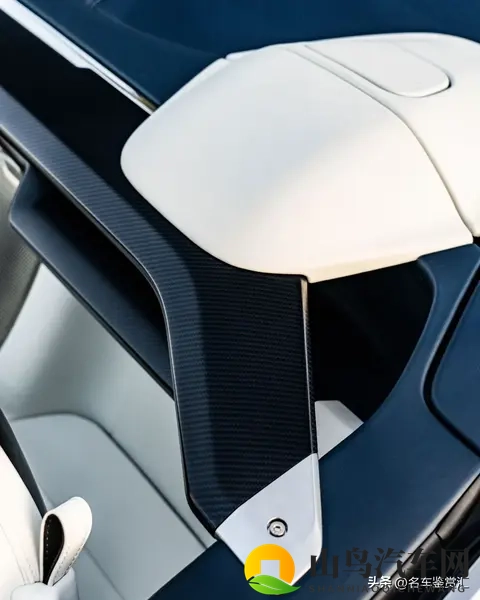 阿斯顿·马丁打造了两台游艇风格的Vanquish-2