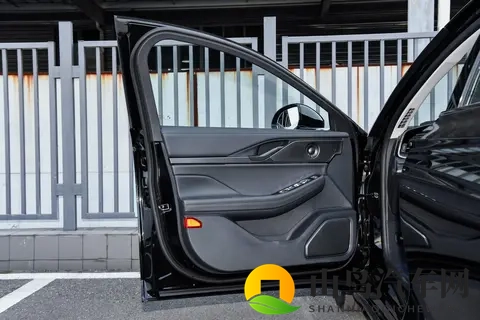 林肯Z配置差异化分析，混动、纯燃油具体该怎么选？-3