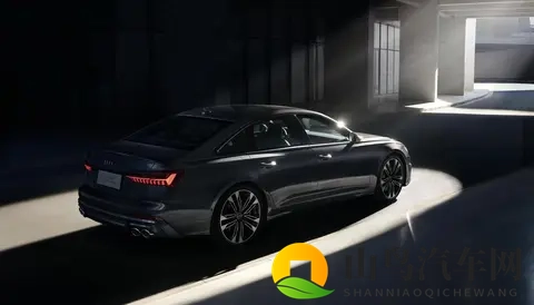 “扮猪吃老虎”，车长4954mm，搭载29升V6发动机，加速47s-2