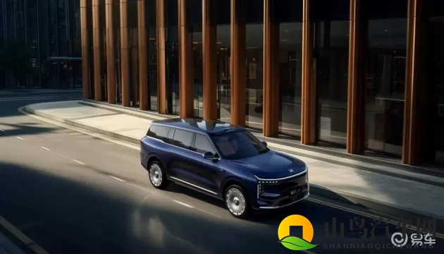 大巴车被陌生人添高潮：社交热议：奇遇街头，一辆公交车成为焦点-3