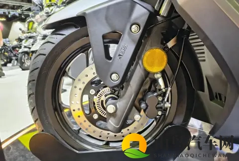 无极龙骨式踏板SR125 GTS米兰展亮相,水冷四气门+满配+十足战斗感-2