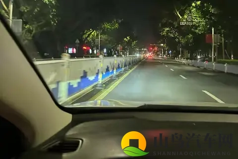 夜间开车的两大禁忌，很多人不知道，别等出事了才后悔不提前了解-3