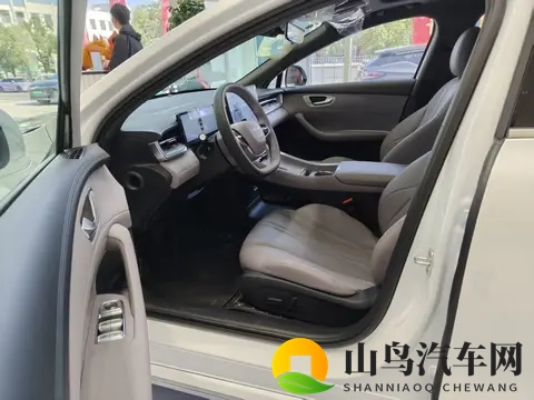 静态体验荣威M7 DMH：15万级“行政座驾”的舒适暴击-3