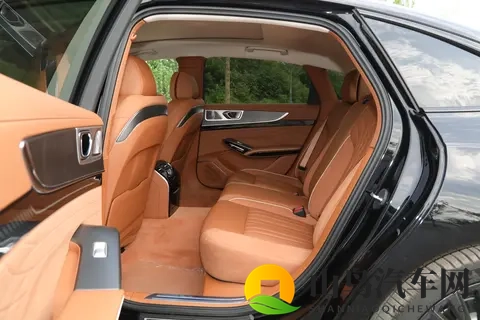 红旗 H9 选买:旗享 vs 旗畅差 4 万,哪款最值?-2