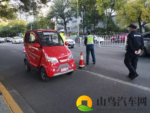 12月1日起 电动车、三轮、四轮车上路“5不准2放行” 处罚明确-1