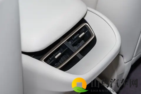 阿维塔06:高颜值,华为乾崑ADS +鸿蒙座舱,年轻人心中的豪华轿车-2