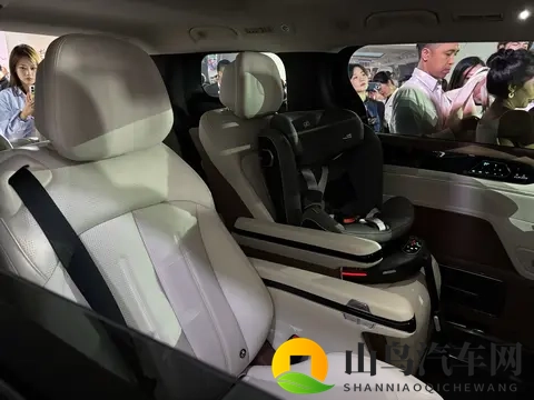 油耗49L，2026款比亚迪夏降价增配，向丰田赛那出狠招？-1