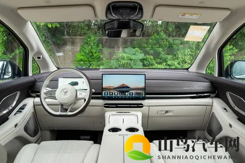 26款岚图梦想家乾崑版，豪华MPV的科技新标杆，全家出游的神选-1