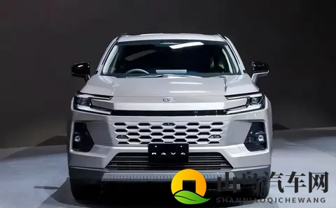 2026款广汽丰田“威兰达”街头曝光,强化力量感,内饰蜕变-1