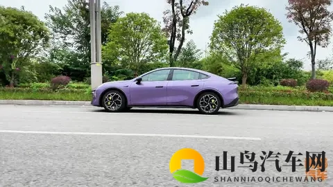 深蓝L06开起来咋样,法拉利同款磁流变悬架,真那么厉害吗-2