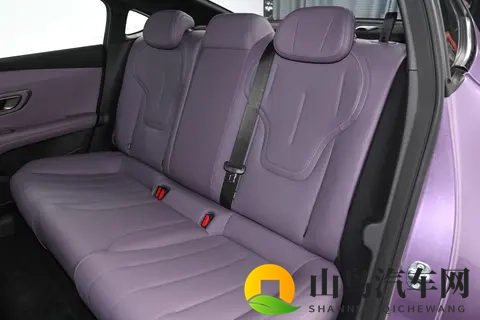 15万级新能源轿车如何破局？看看深蓝L06的均衡打法-2