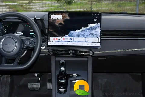 燃油车又火了！试驾第三代领克03：10万出头，动力、智能都有料-3