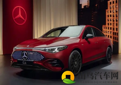 比吉利银河A7还小一圈的车，却被奔驰卖出了“天价”-3