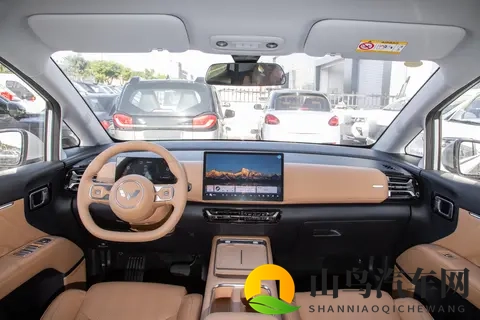 新车｜预售768万元起_三种动力_7座MPV 五菱星光730将于11月上市-3