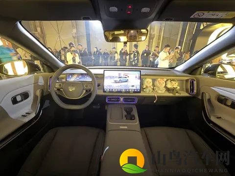 1058 万起 零跑Lafa 5 正式开启预售-3