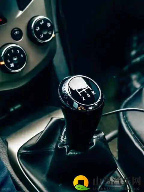开9年手动挡换自动档,才懂手动挡3大优势,老司机舍不得丢-3
