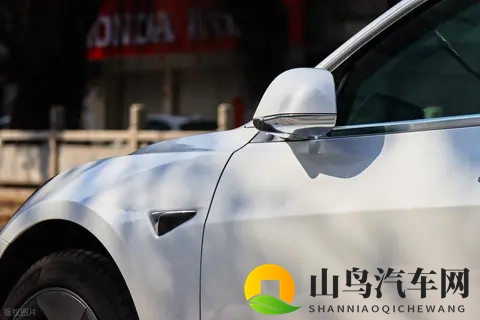 特斯拉FSD 来华终极考试：是 “自动驾驶龙” 还是 “罚单制造虫”？-3