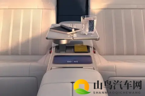 蔚来ET9：续航650km，900V快充，41秒破百，空悬+后轮转向-3