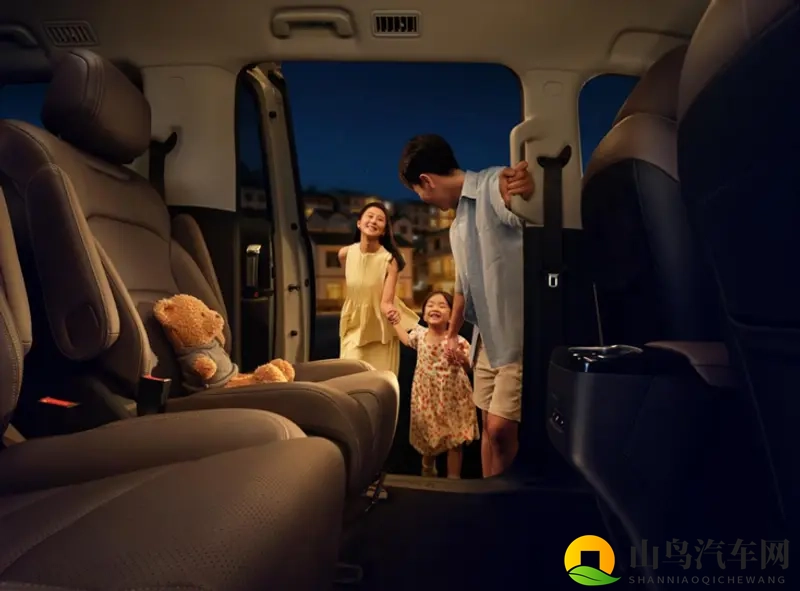 五菱星光730上市：全能舒享7座MPV，73万元起售-1