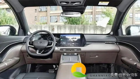 颜值智能双升级?实探新款CS55 PLUS插混版-3