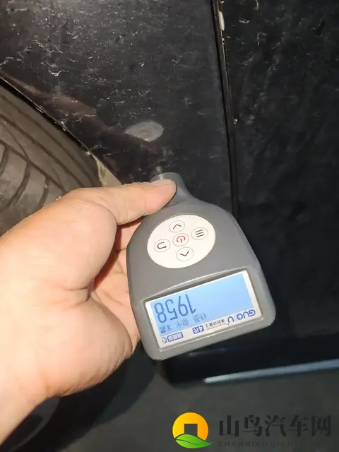 15万多拿下行政级座驾，18年一手奔驰E级香不香？-1