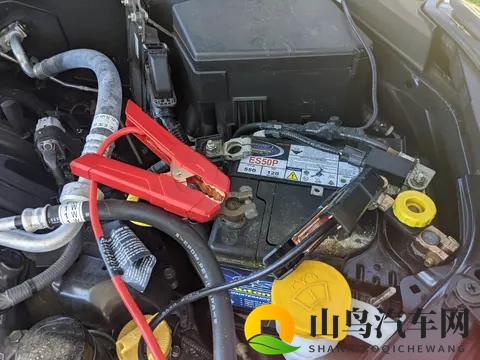 车子长时间不开如何避免电瓶亏电？记住这2个方法，电瓶多用几年-3