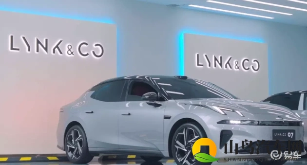 主人抽打花蒂sm：花蒂受虐，主人惩戒SM游戏-1