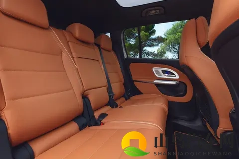 奔驰 GLB EV 要来了！巨屏内饰 + 冬天续航不缩水，是不是你要的科技感-3