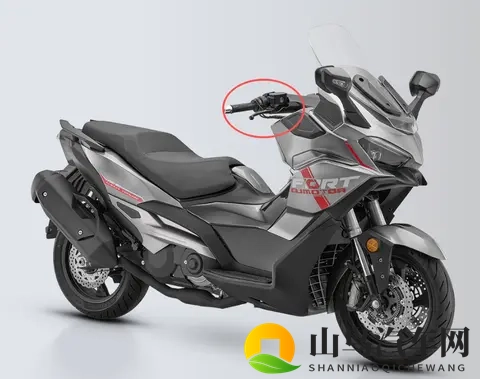 钱江550CC大踏板来袭！双缸动力挑战光阳、雅马哈市场霸主地位-1